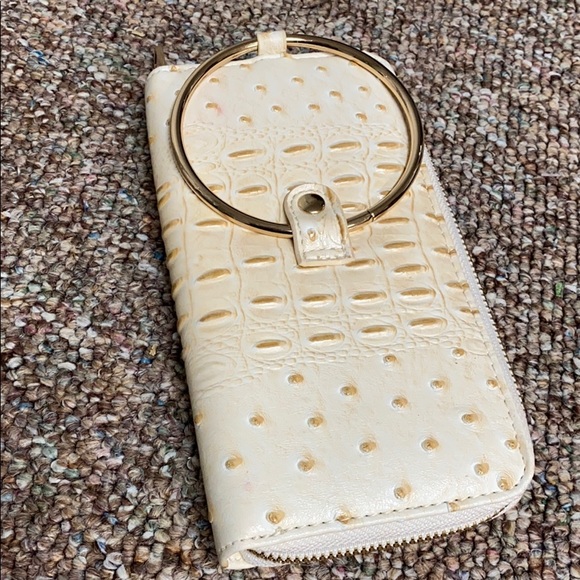 Off white gator Hand clutch - Picture 2 of 4